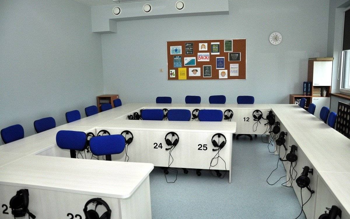 PORĘBA WIELKA. Szkoła w nowych murach. Nauka w pałacyku przechodzi do lamusa