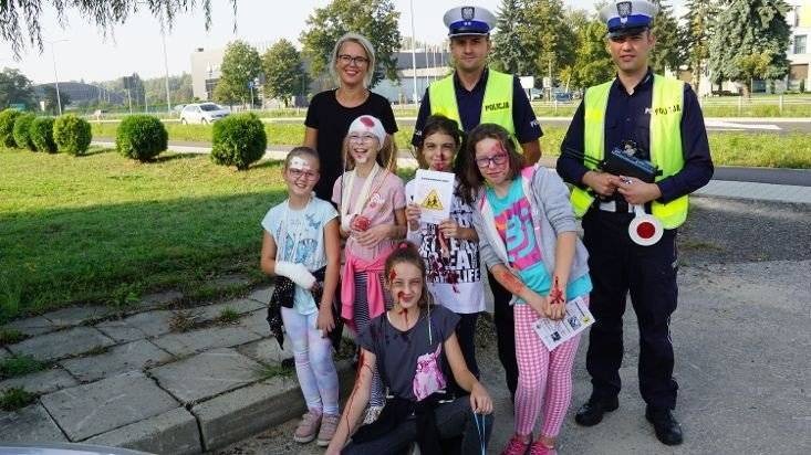 OŚWIĘCIM-PRZECISZÓW. Dzieci jak z horroru. Happening na ulicach wpłynął na wyobraźnię kierowców