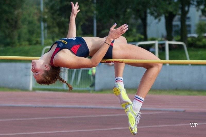 LEKKOATLETYKA. Udany start kęckich lekkoatletek w mistrzostwach Polski do lat 16