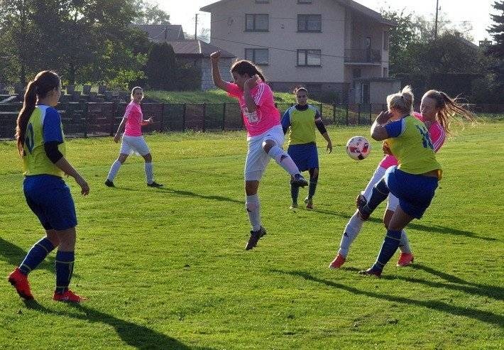 KOBIECY FUTBOL. Iskierki nie zwalniają tempa
