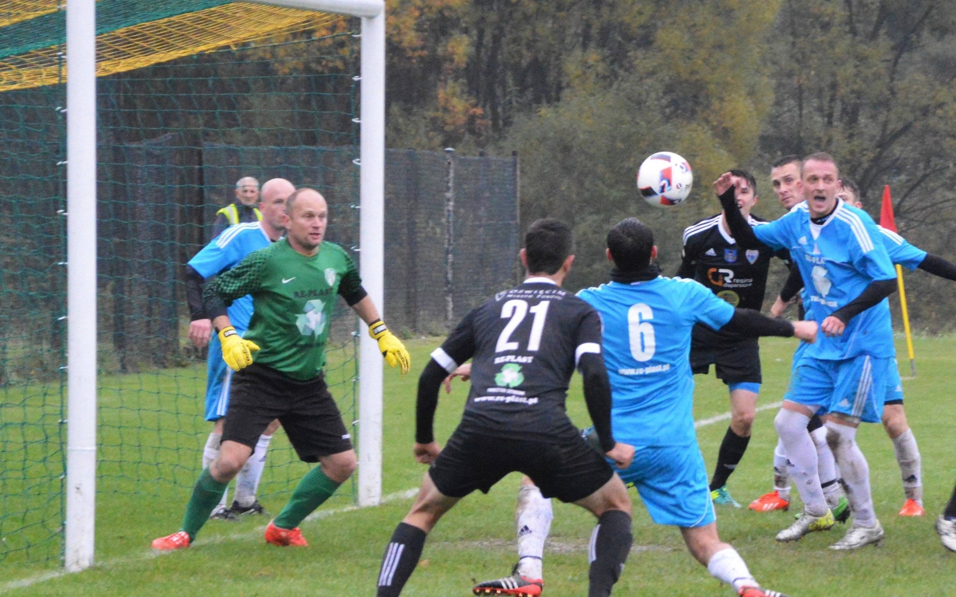 PIŁKA NOŻNA. Kolejna wygrana Rajska! Komplet sobotnich rezultatów