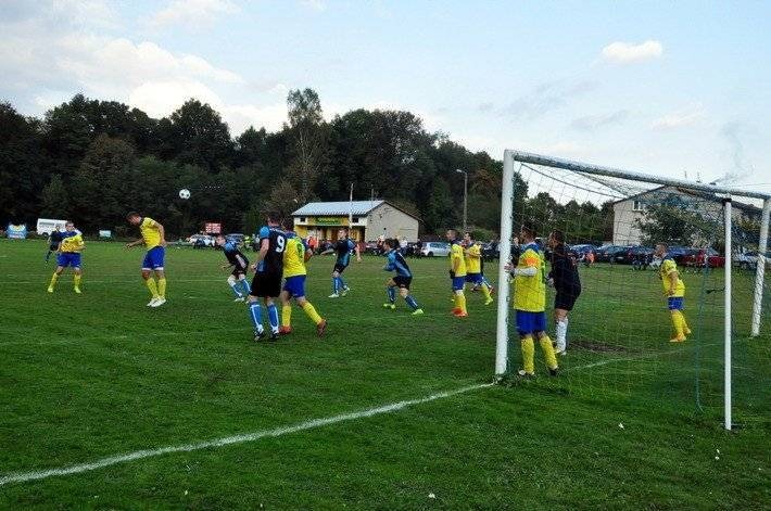 PIŁKA NOŻNA. Na pierwszym planie derby w Rajsku i hit w Gorzowie
