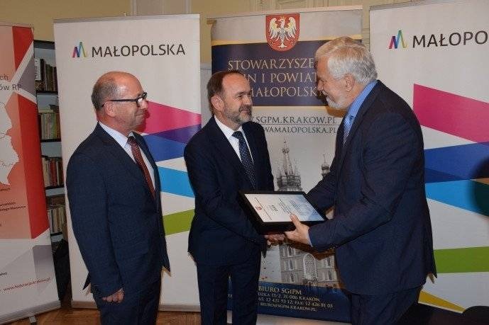 OSIEK. Platynowa płyta... chodnikowa