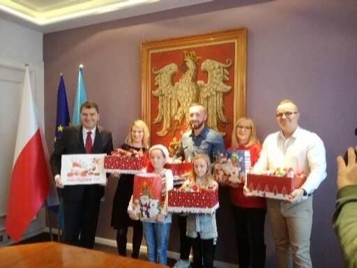 OŚWIĘCIM. Paczki od miasta dla potrzebujących