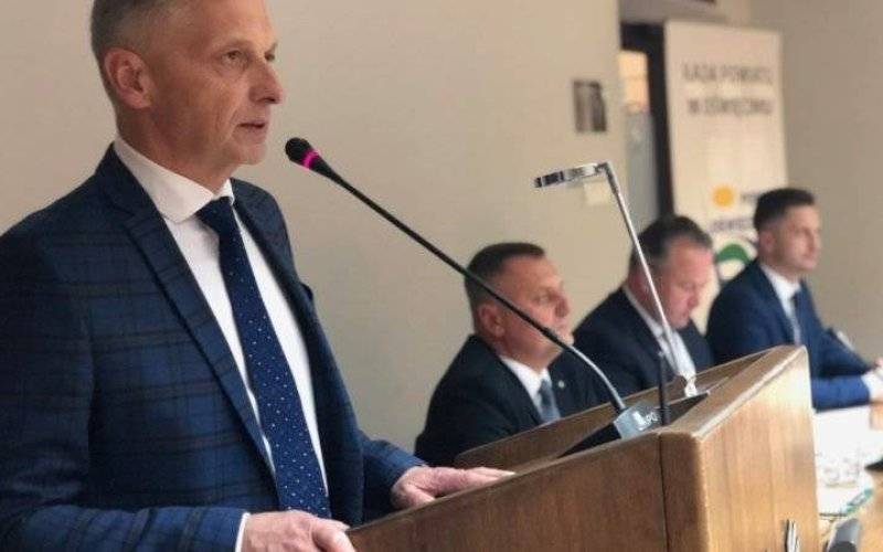 OŚWIĘCIM. Rządząca powiatem koalicja wycofuje się z pomysłu podwyżki diet dla radnych. PiS nie kryje zadowolenia