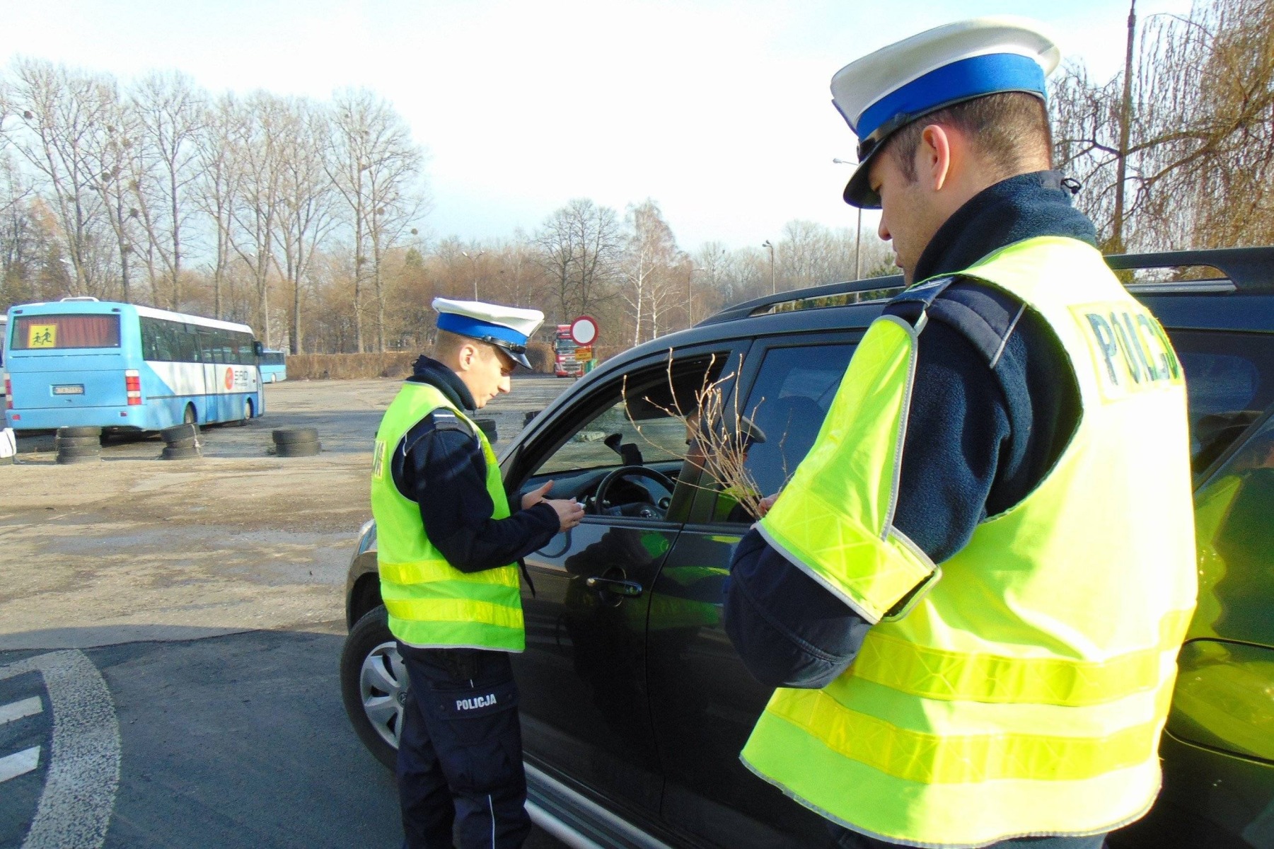 OŚWIĘCIM. Mikołajkowy patrol z lizakami i rózgami