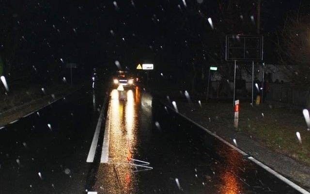 BRZESZCZE - GRABOSZYCE. Złe warunki na drodze i kolizje gotowe