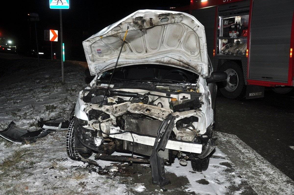 GORZÓW. Wypadek z udziałem dwóch osobówek. Trzy osoby w szpitalu.