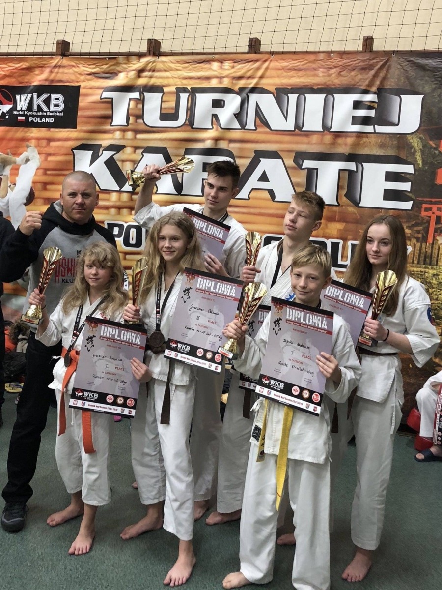 KARATE-KYOKUSHIN. Po dwa medale w każdym z kolorów