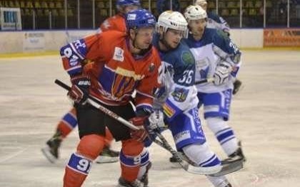 HOKEJ NA LODZIE. Bez nerwowych ruchów