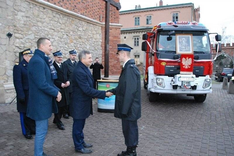 PODOLSZE. Ochotnicy mają nowy wóz strażacki
