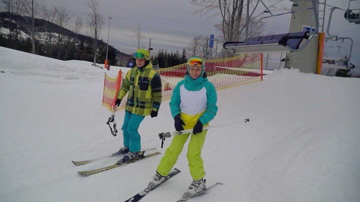 POWIAT. Niedzielny relaks na stoku - tak spędzają czas wolny starosta Marcin Niedziela z małżonką