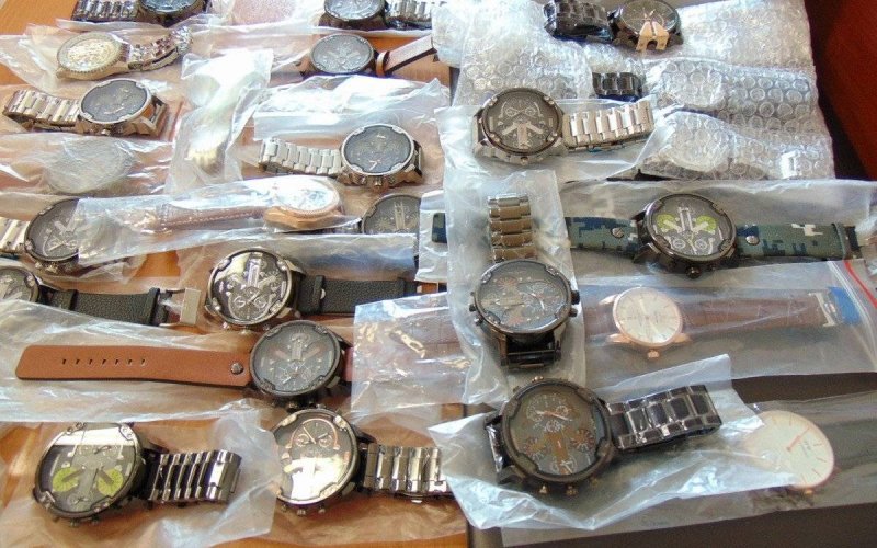 OŚWIĘCIM. 20-latek handlował podróbkami markowych zegarków