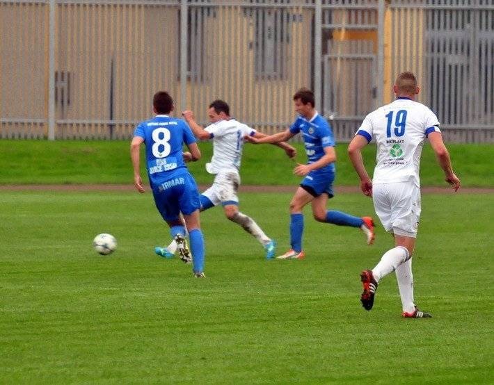 PIŁKA NOŻNA. Futbol z jajem, czyli arcyważne zwycięstwo solarzy! Świąteczne rezultaty