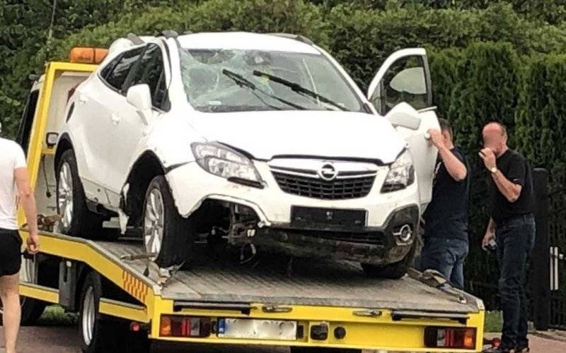 GŁĘBOWICE. Stracił panowanie nad pojazdem i dachował. 59-letni mężczyzna trafił do szpitala