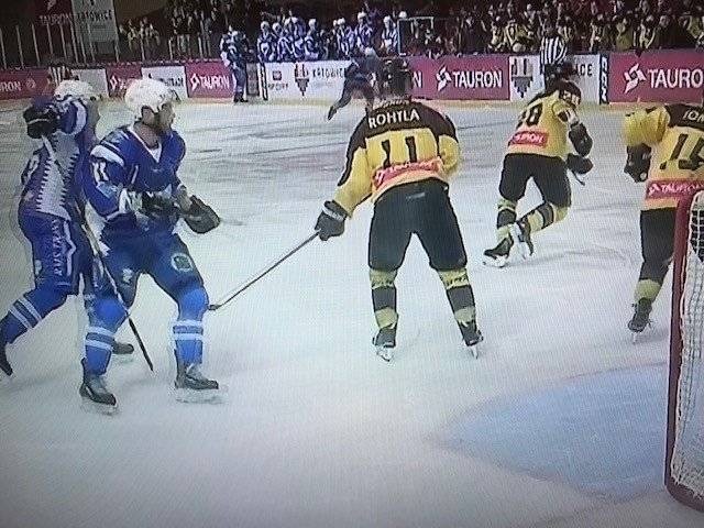 HOKEJ NA LODZIE. Biało-niebiescy już trenują