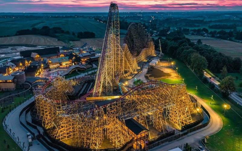 ZATOR. 61 metrów wysokości, 90 stopni nachylenia…. ma na imię Zadra. Już dziś otwarcie drewnianego roller coastera
