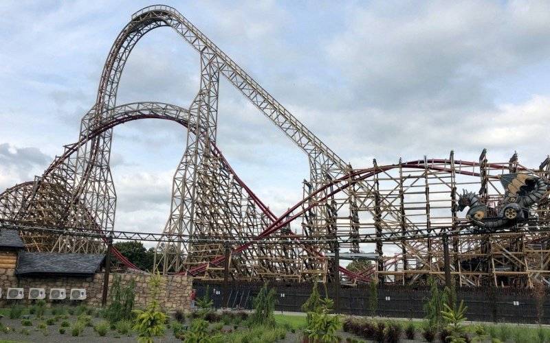 ZATOR. "Zadra" już jeździ. Piąta strefa rozrwyki w Energylandii "Smoczy Gród" otwarta
