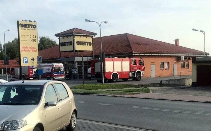 OŚWIĘCIM. Pracownicy marketu Netto trafili do szpitala. Doszło do awarii klimatyzacji