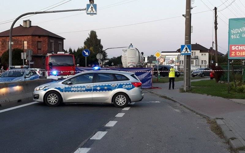 BRZESZCZE. 61-letni rowerzysta zginął pod kołami ciężarowego mercedesa