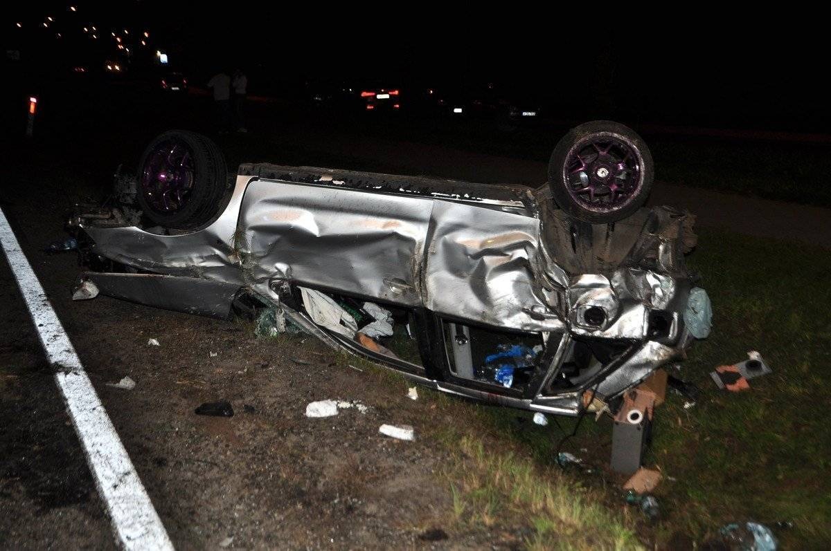 OŚWIĘCIM. Seat koziołkował kilka razy. Dwie osoby trafiły do szpitala