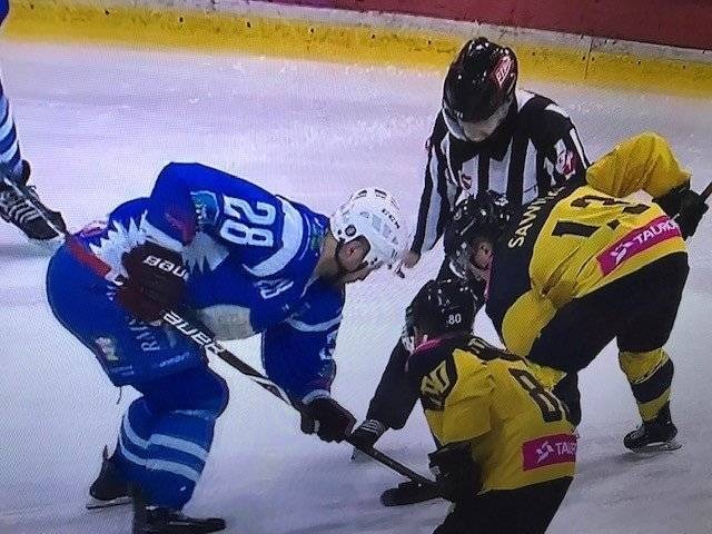 HOKEJ NA LODZIE. Złe miłego początki w Toruniu