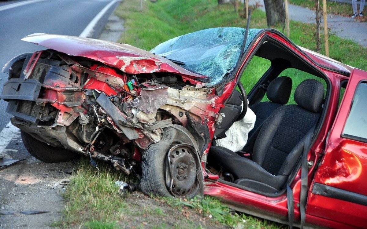 KĘTY. Czołówka na Krakowskiej. Kierowcy trafili do szpitala