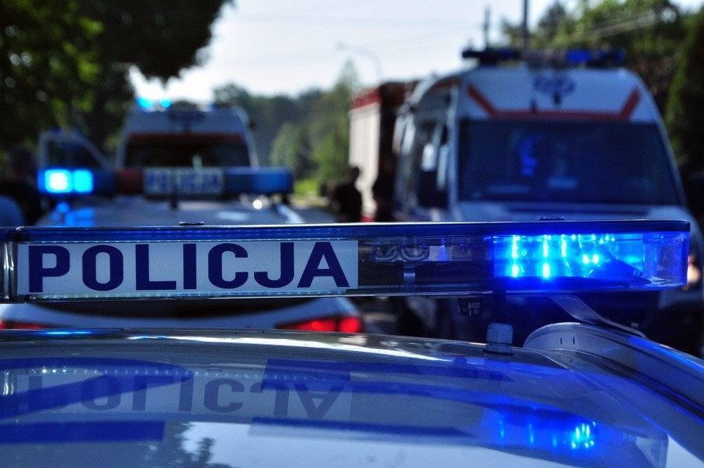 BIELANY. Najechał na tył przyczepki. Następnie dachował w przydrożnym rowie