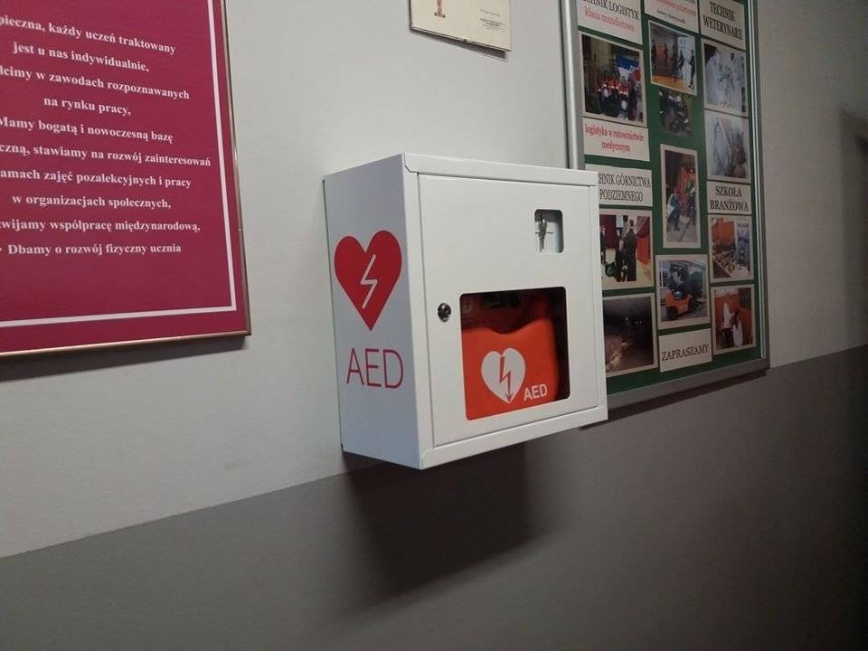 BRZESZCZE. Powiatowa „szóstka” otrzymała automatyczny defibrylator AED