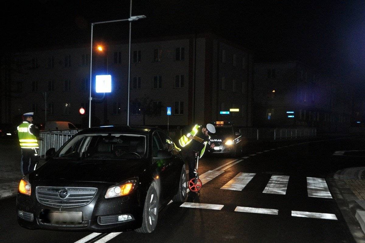 OŚWIĘCIM. Potrącenie nastolatki na przejściu dla pieszych. Lampy nad przejściem na wyremontowanej ul. Olszewskiego nie działają