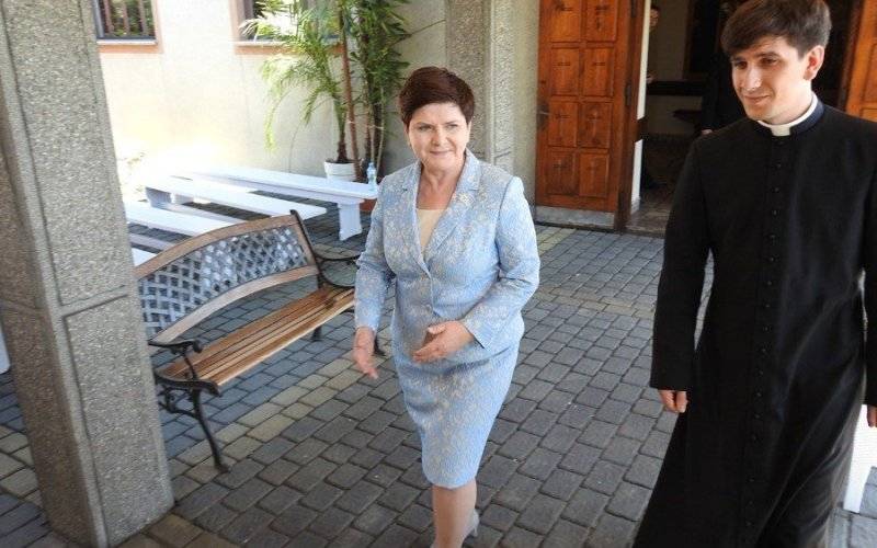 POWIAT. Ks. Tymoteusz Szydło złoży prośbę o przeniesienie do stanu świeckiego