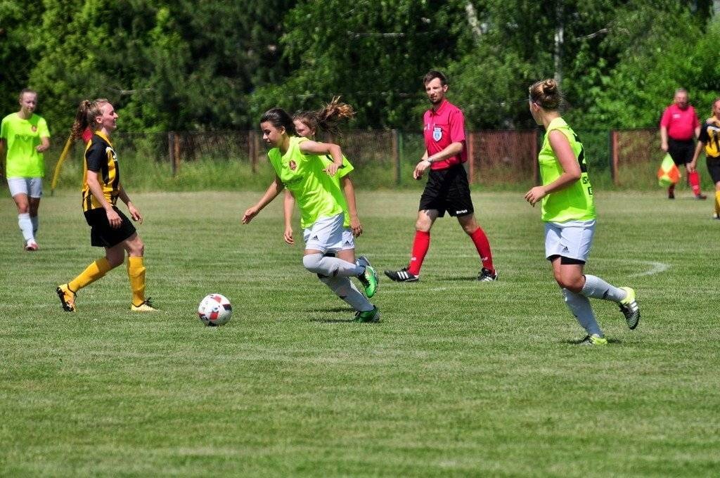 PIŁKA NOŻNA. Siódme miejsce Iskierek na półmetku