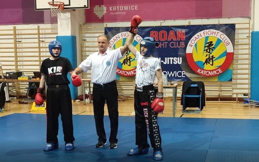 SPORTY WALKI. Sukcesy oświęcimian w otwartej lidze kick-boxingu