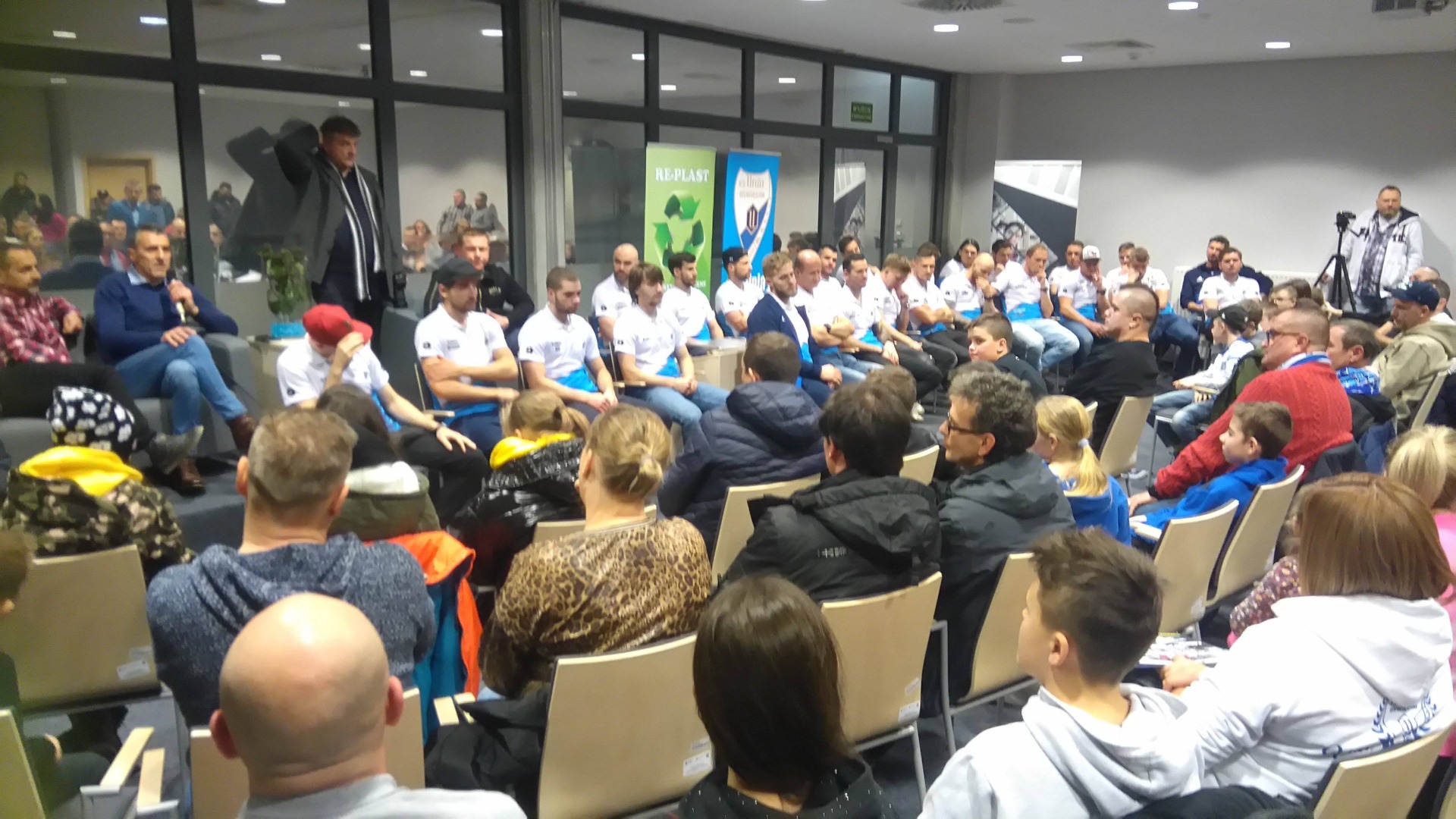 HOKEJ NA LODZIE. Bo my kochamy hokej...