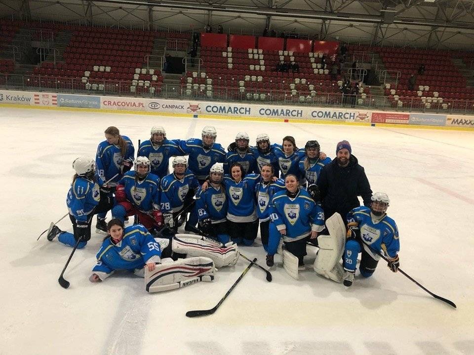 KOBIECY HOKEJ. Oświęcimskie unitki na brązowo