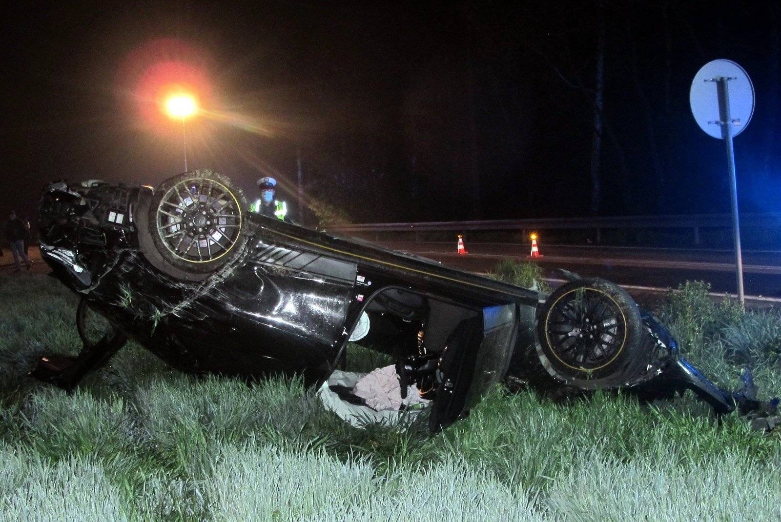 GRABOSZYCE. Dachował mercedes z pięcioma osobami. Za kierownicą 19-latek