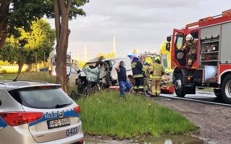 ZATOR. 20-latek w ciężkim stanie zabrany helikopterem medycznym do szpitala