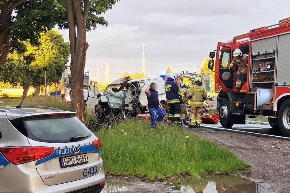 ZATOR. 20-latek w ciężkim stanie zabrany helikopterem medycznym do szpitala