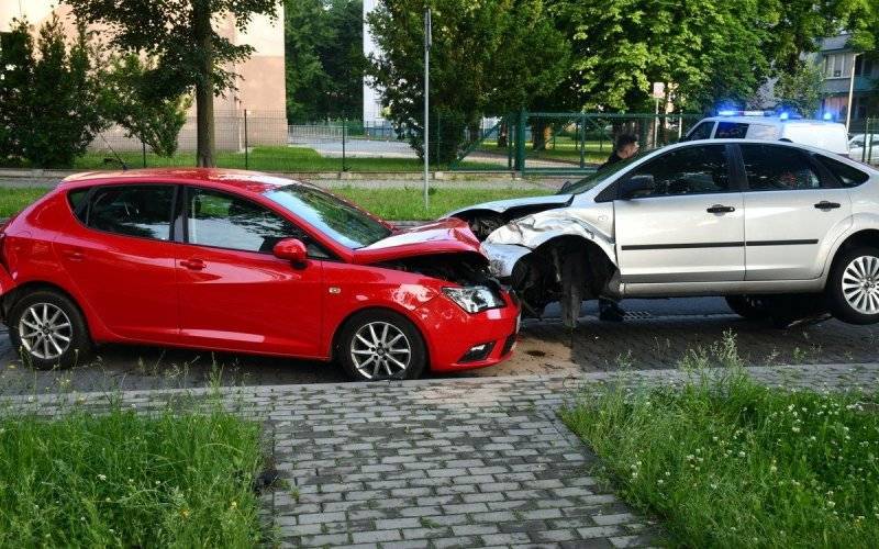 OŚWIĘCIM. Staranował pięć aut na parkingu. 30-latek zasnął za kierownicą