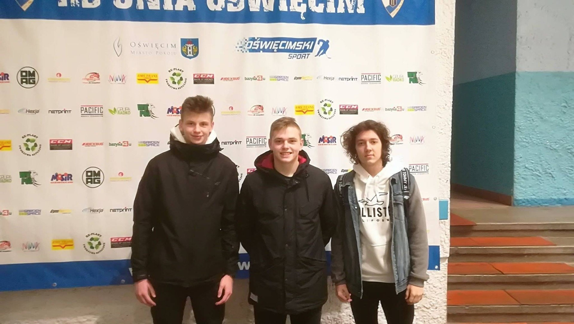 HOKEJ NA LODZIE. Biało-niebieska rodzina