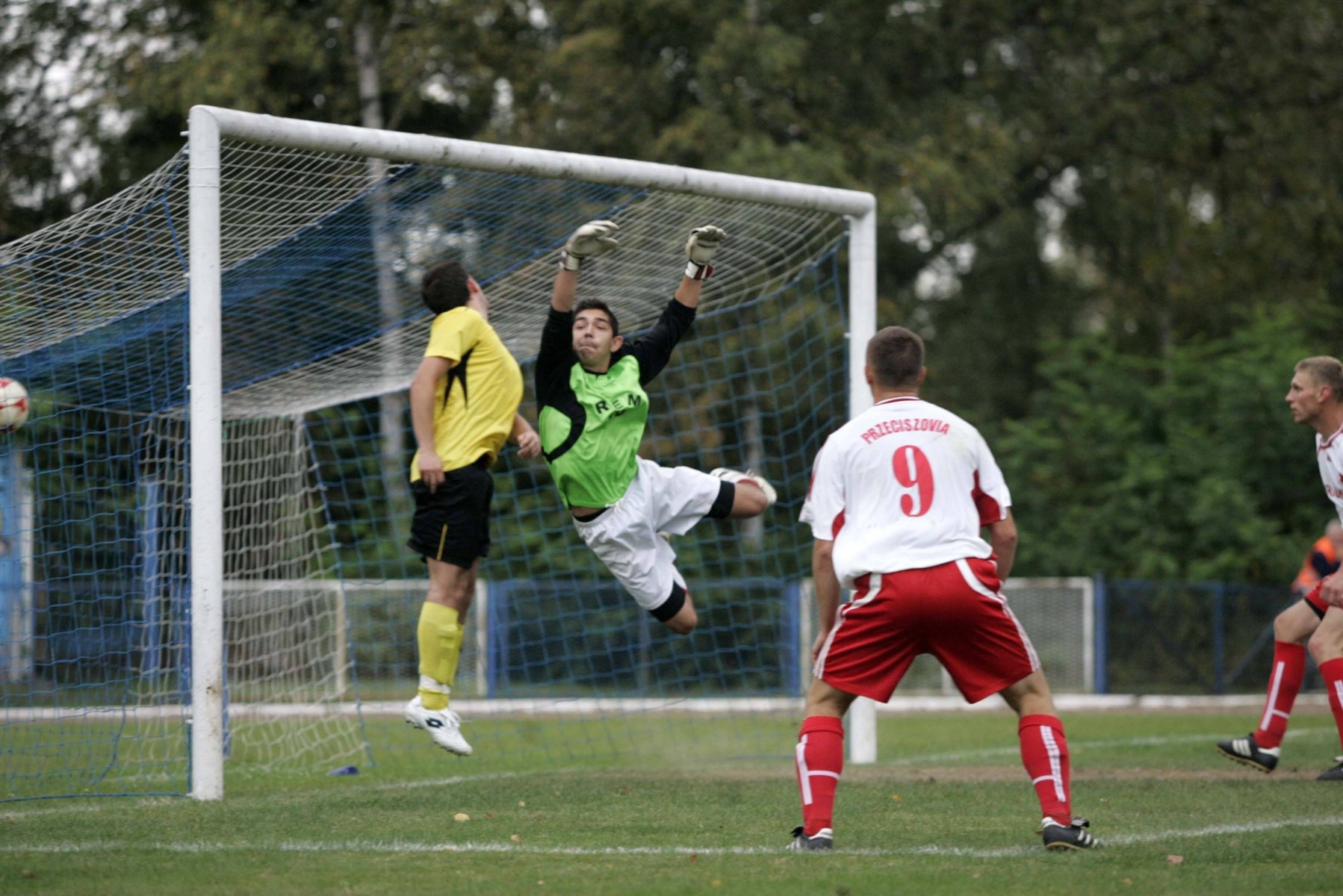 PIŁKA NOŻNA. Pierwsze zwycięstwo biało-niebieskich. Komplet sobotnich wyników!