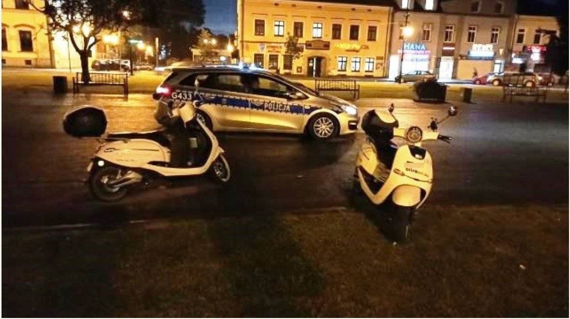 ZATOR. Kopał w skutery elektryczne. Był pijany