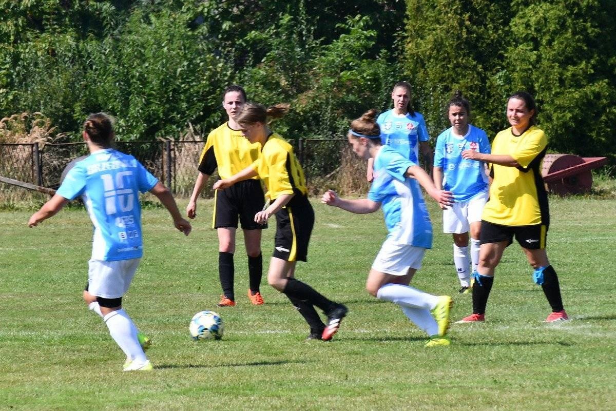 KOBIECY FUTBOL. Iskierki zagrały na szóstkę!
