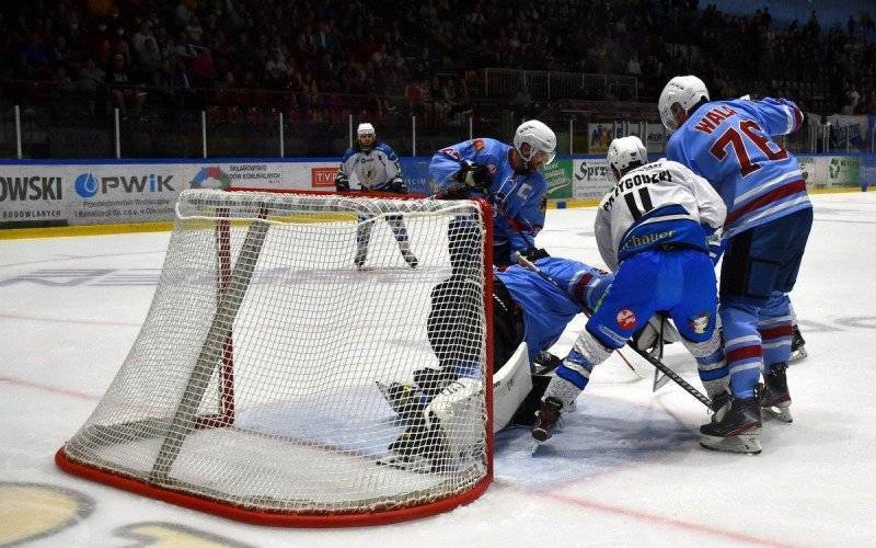 HOKEJ NA LODZIE. Re-Plast Unia lepsza od lidera
