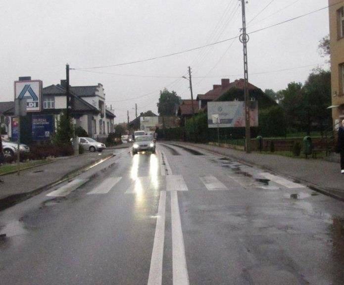 KĘTY. 51-letnia piesza z urazem kręgosłupa trafiła do szpitala