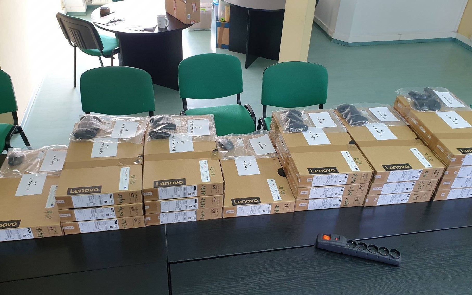 GMINA OŚWIĘCIM. Kolejne laptopy trafią do najbardziej potrzebujących