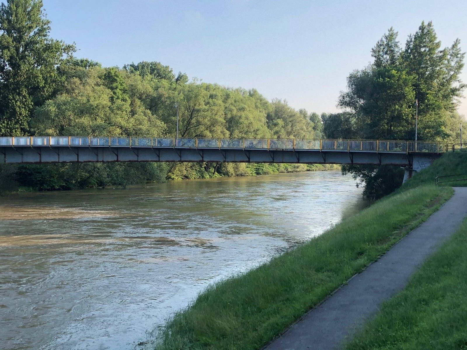 GMINA BRZESZCZE. W całej gminie wprowadzono stan pogotowia przeciwpowodziowego