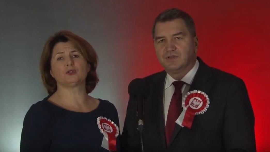 OŚWIĘCIM. "Przybyli ułani pod okienko" w wykonaniu m.in. prezydenta Oświęcimia z małżonką