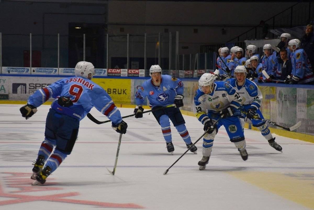 HOKEJ NA LODZIE. Wyszarpany awans do pucharowego półfinału