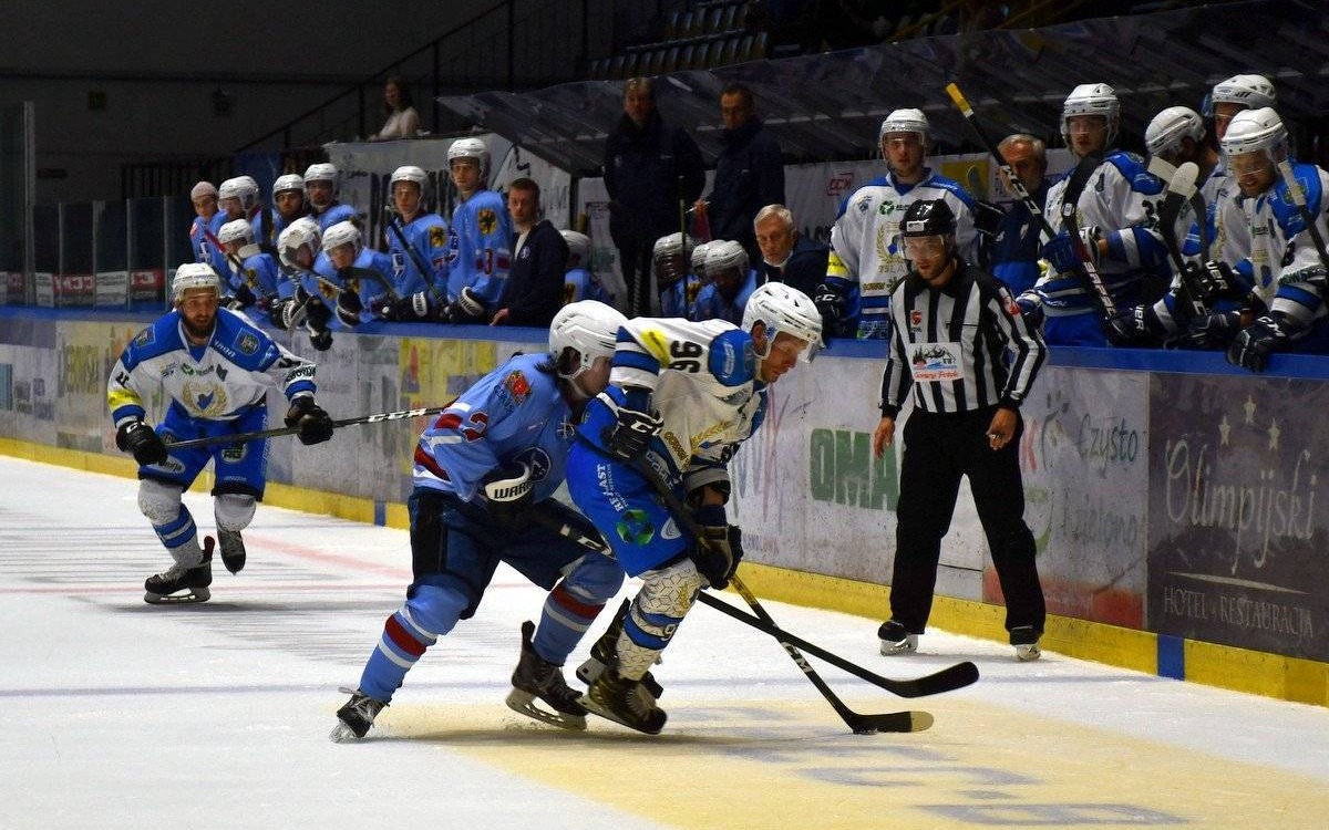 HOKEJ NA LODZIE. Klątwa najazdów. Punkt w debiucie amerykańskiego trenera